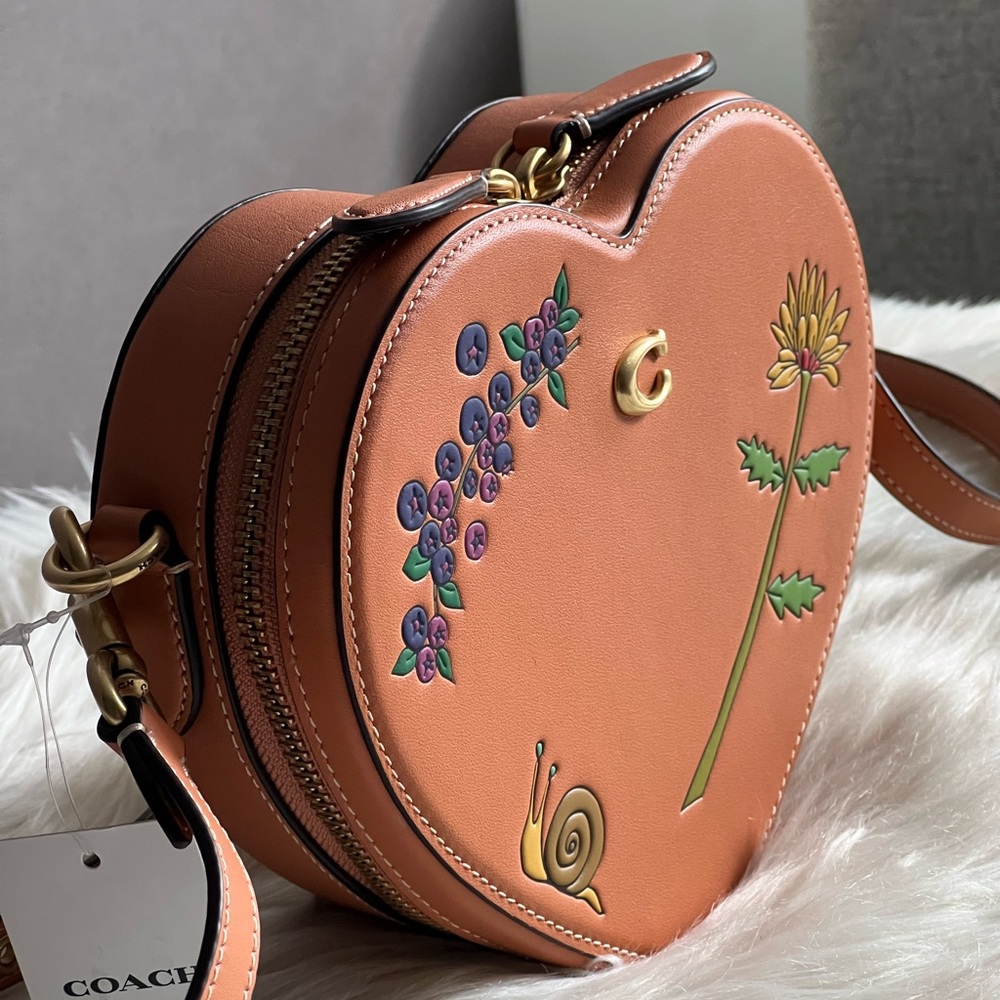 💰SOLD - CK398 - Coach X Observed By Us Heart Crossbody - Picture 3 of 15